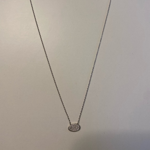 Dainty oval shaped necklace. Never worn. - Picture 5 of 7